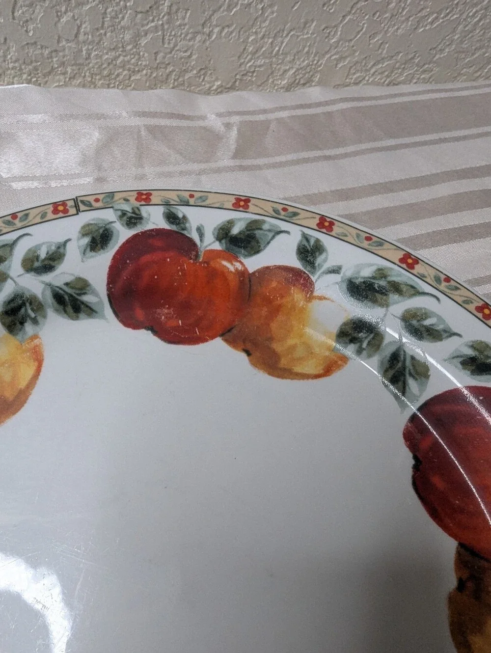 Gibson Apples Plates Dinner Lot of 2 Red Apples, Flowers Green Leaves, Vintage
